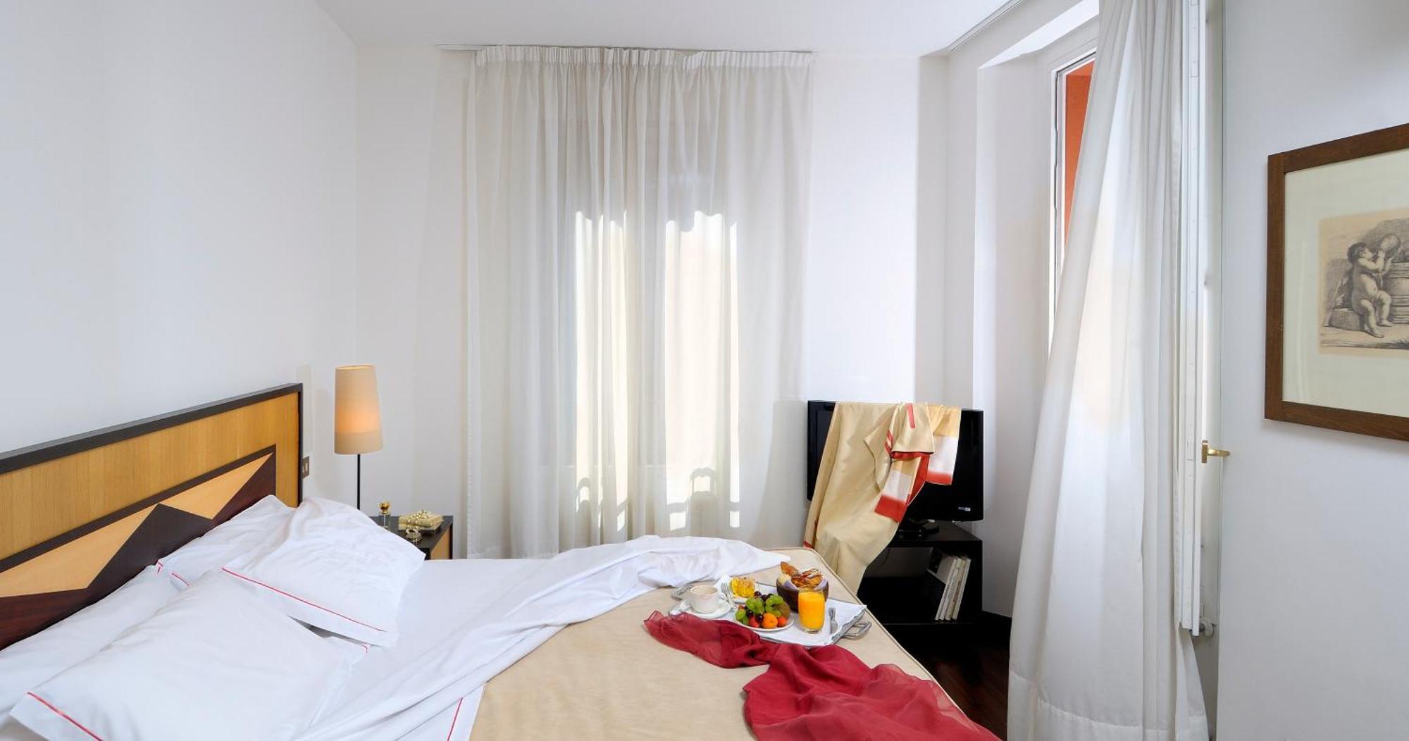 Phi Hotel Bologna Apartments Экстерьер фото