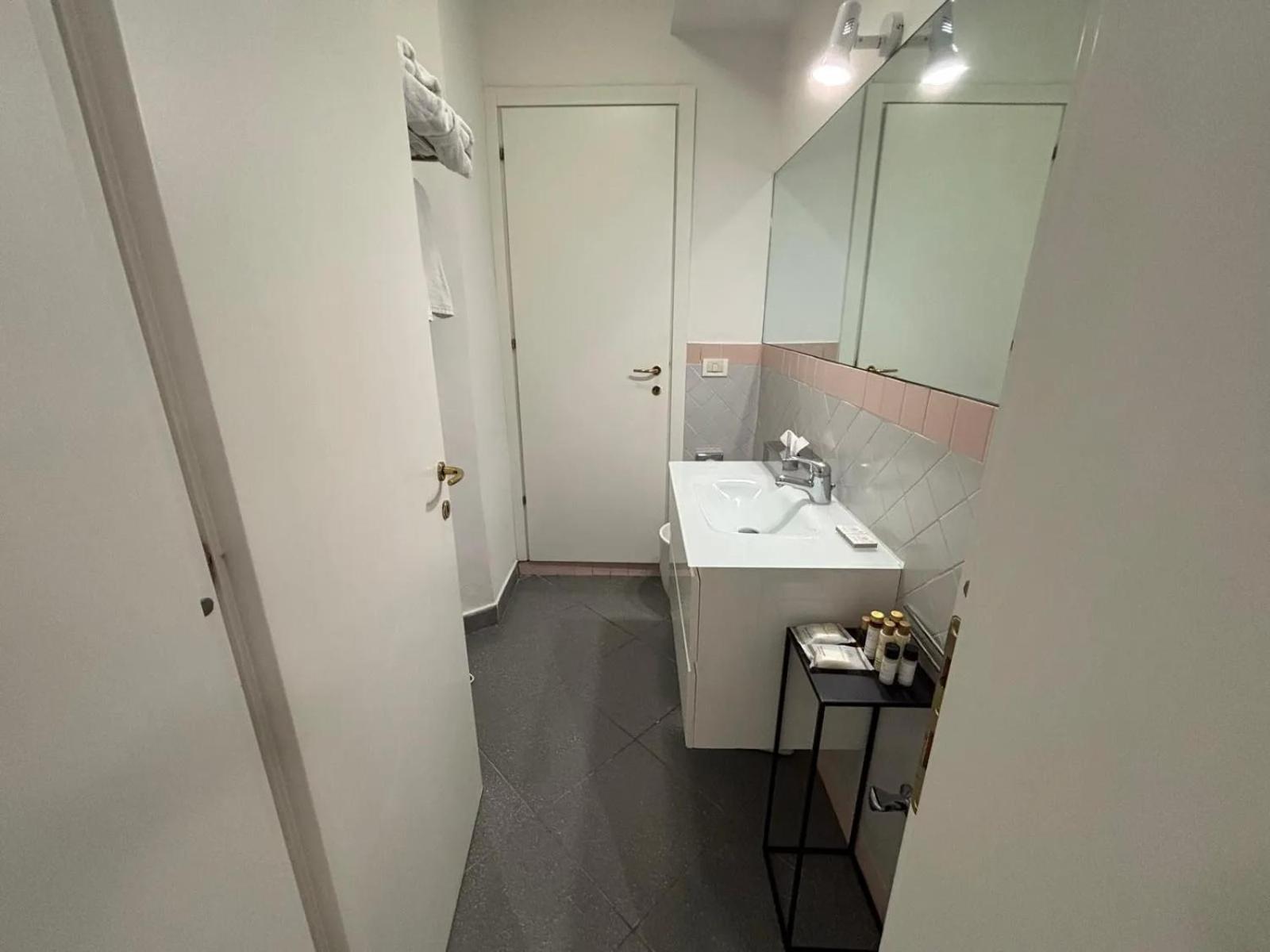 Phi Hotel Bologna Apartments Экстерьер фото